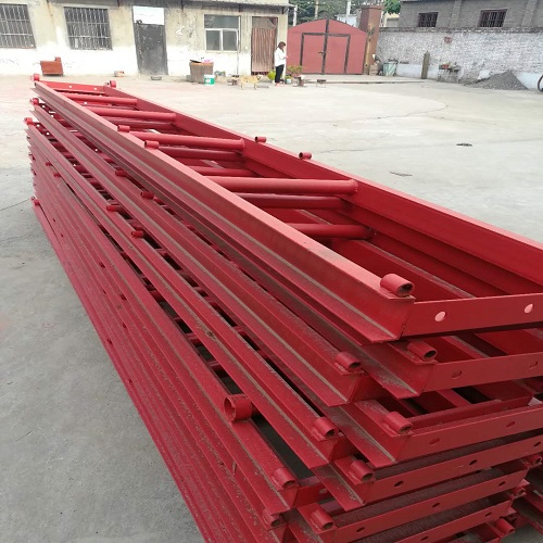 供應(yīng)宇航斜坡爬山虎上料機(jī)價(jià)格優(yōu)惠性能穩(wěn)定