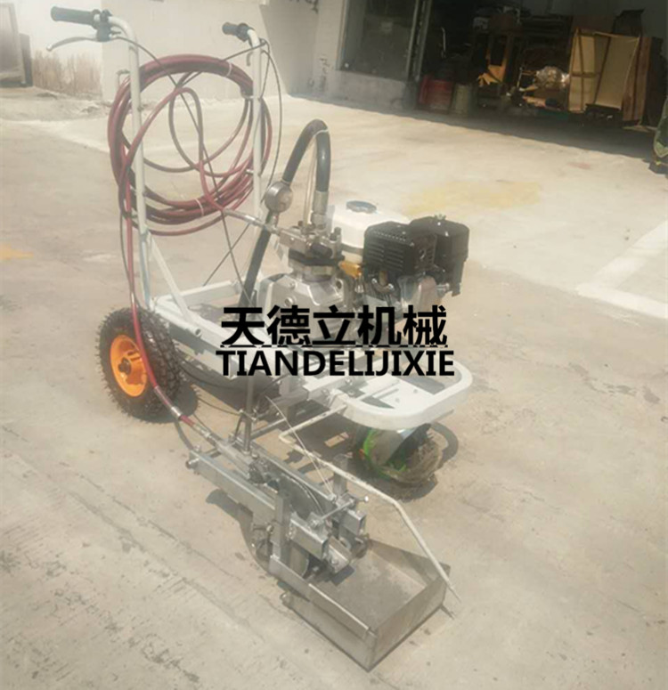 供應(yīng)5公分本田汽油劃線機 跑道劃線機