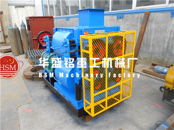供應(yīng)中大型四輥式制砂機(jī)多少錢(qián)一臺(tái)?一小時(shí)