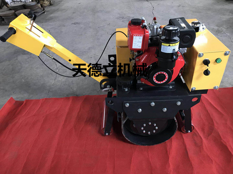 YL600S單輪柴油壓路機(jī) 鋪路用壓路機(jī)