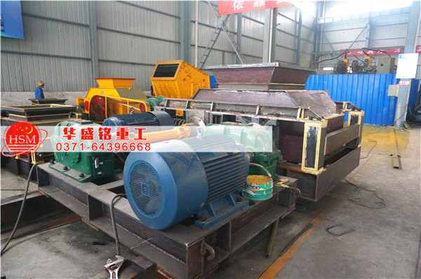供應(yīng)一小時100噸青石用三齒輥破碎機(jī)怎么