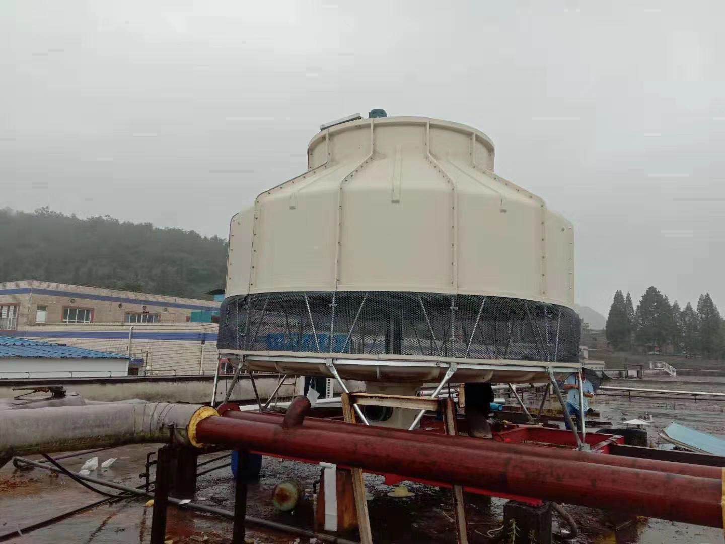 供應(yīng)150t工業(yè)冷卻塔東莞玻璃鋼冷卻塔