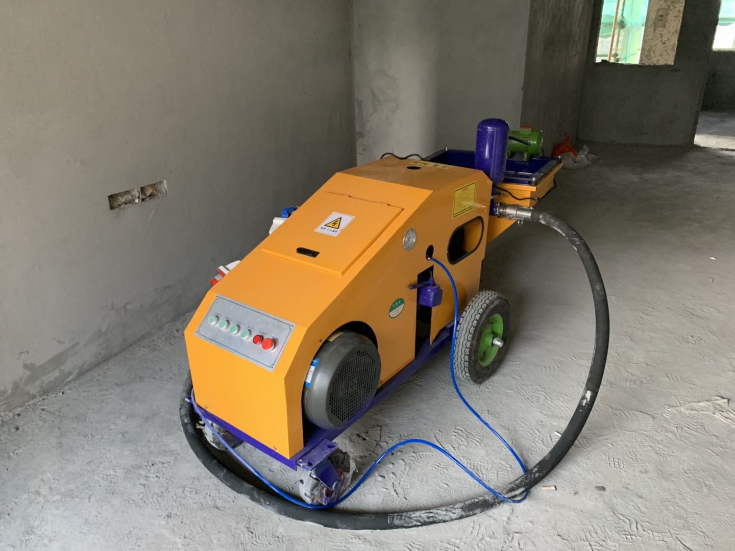 新型雙缸柱塞式砂漿噴涂機(jī)哪家好 新型雙缸